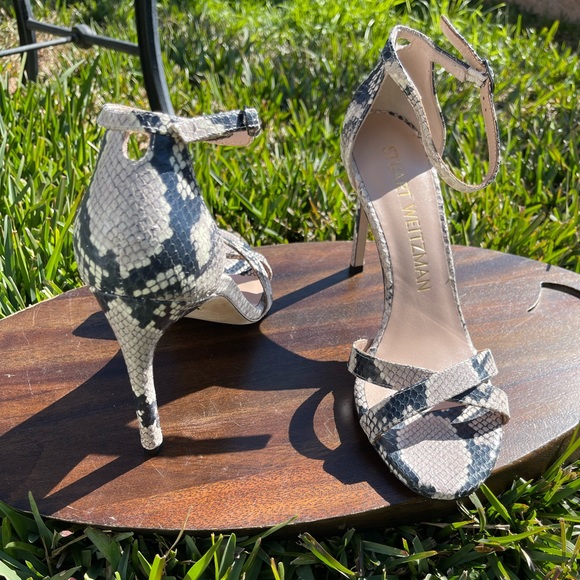 Stuart Weitzman snake embossed crisscross leather Ankle strap sandals size 9 new - Picture 3 of 8